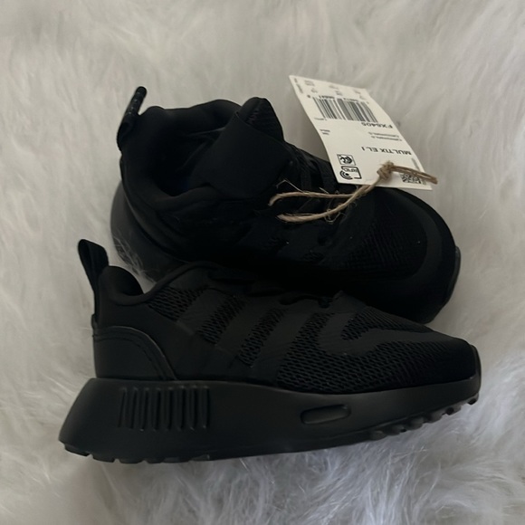 Adidas - Picture 2 of 3